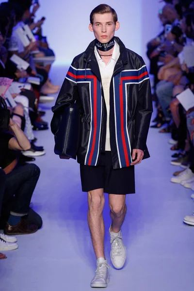 Look 15